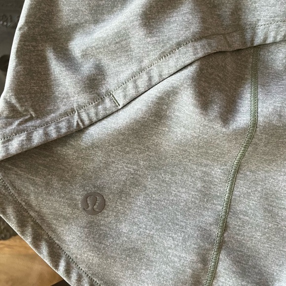 Lululemon Speed Up Low-Rise Lined Short 2.5" size 6. Like new - Picture 8 of 8